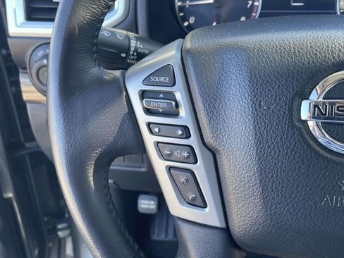 Used 2021 Nissan Titan SL w/ Moonroof Package image 19