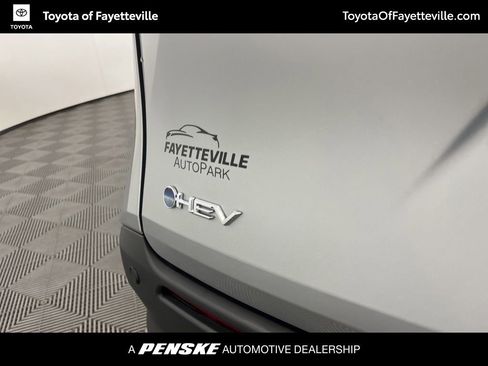 Certified 2025 Toyota Sienna XLE FWD image 15