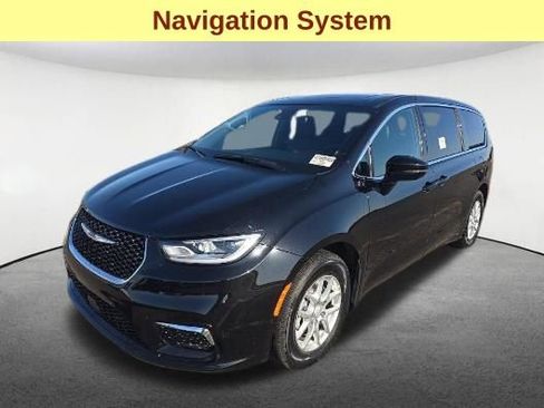 Used 2026 Chrysler Pacifica Select FWD image 4