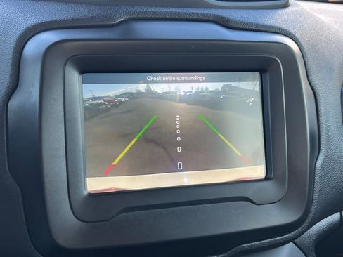 Used 2020 Jeep Renegade Latitude w/ Cold Weather Group AWD/4WD image 36