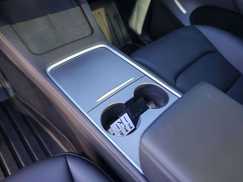 Used 2023 Tesla Model Y Performance image 18