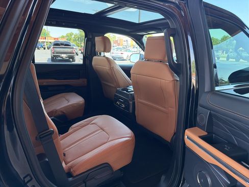 Used 2024 Ford Expedition Platinum AWD/4WD image 8