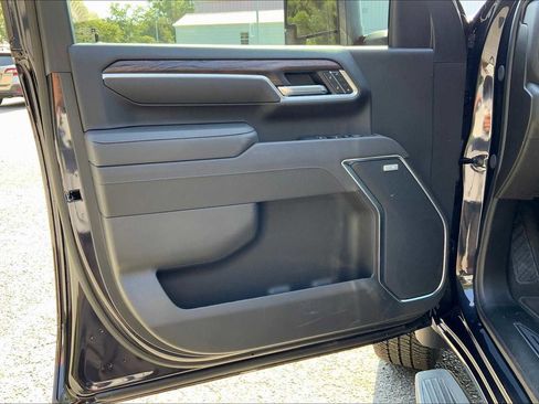 New 2025 GMC Sierra 3500 SLT w/ SLT Premium Package AWD/4WD image 10