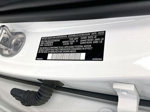 Certified 2025 Volvo XC40 B5 Plus image 44