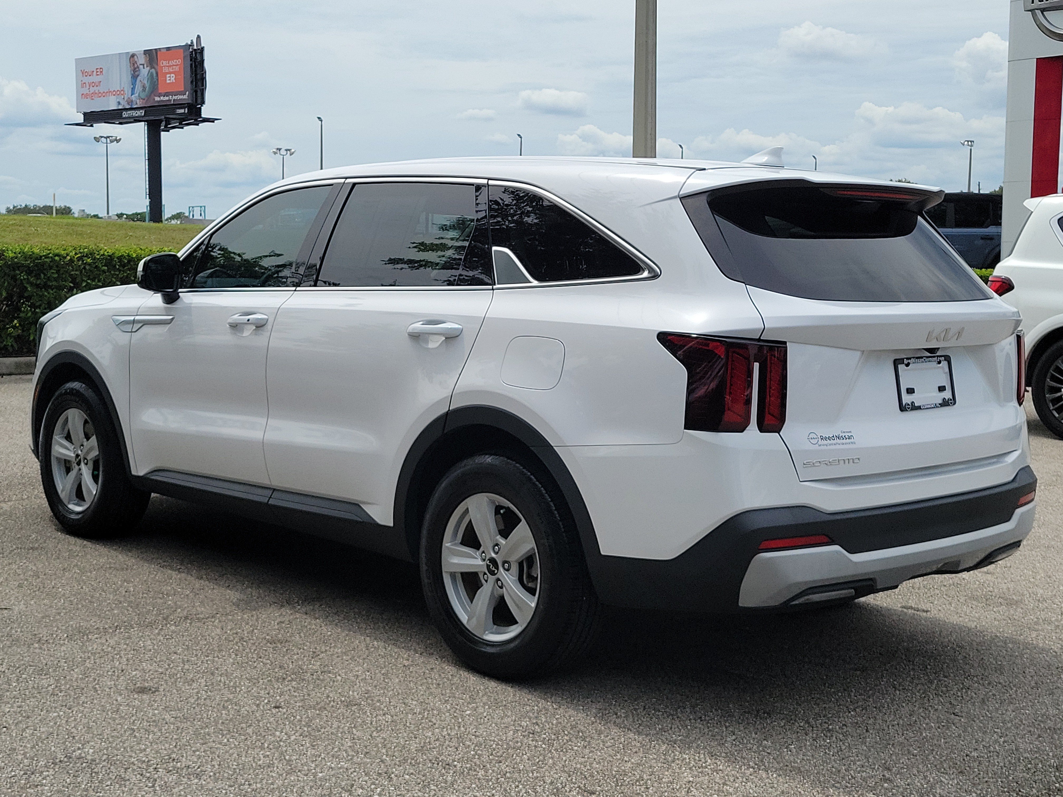 Used 2024 Kia Sorento LX FWD image 8