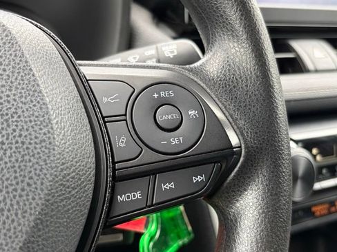 Used 2021 Toyota RAV4 LE AWD/4WD image 21