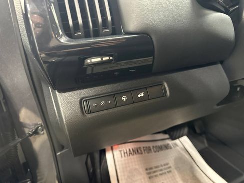 Used 2025 Nissan Pathfinder SV AWD/4WD image 13