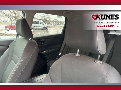 Used 2024 Nissan Rogue S image 31