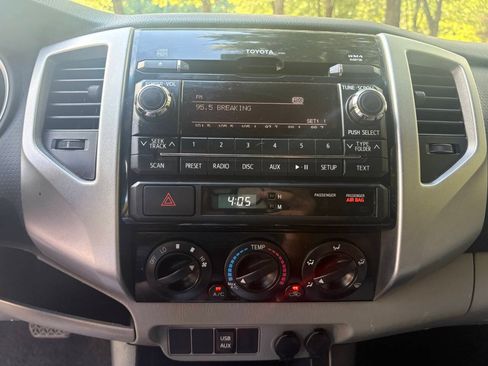 Used 2012 Toyota Tacoma PreRunner w/ TRD Sport Pkg RWD image 31