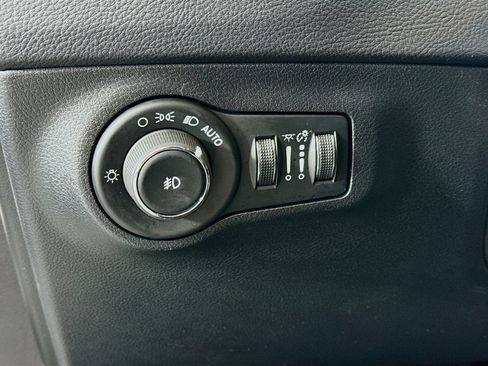 Used 2018 Jeep Compass Limited AWD/4WD image 10