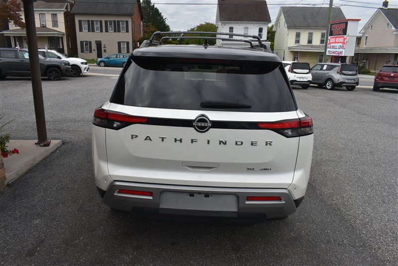 Used 2024 Nissan Pathfinder SL AWD/4WD image 5
