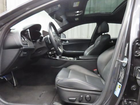 Used 2023 Kia Stinger GT-Line w/ Sun & Sound Package image 9