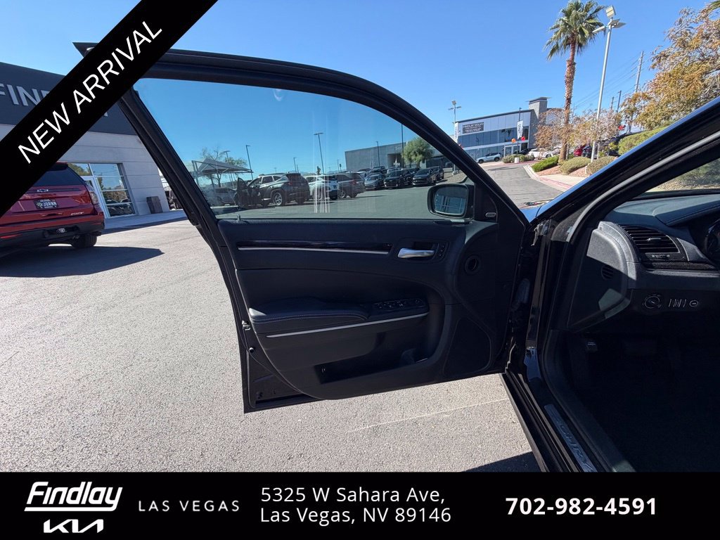 Used 2023 Chrysler 300 S w/ Comfort Group RWD image 8