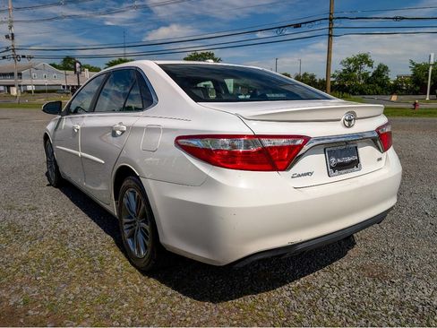 Used 2017 Toyota Camry SE w/ Moonroof Package FWD image 8
