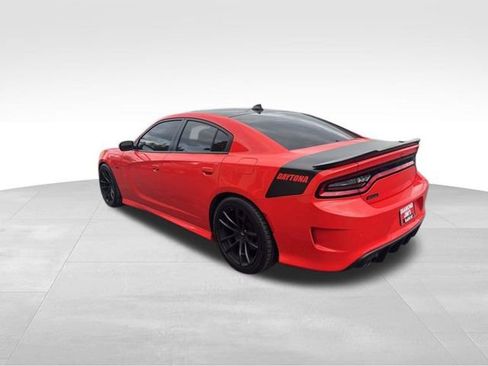 Used 2017 Dodge Charger R/T RWD image 4