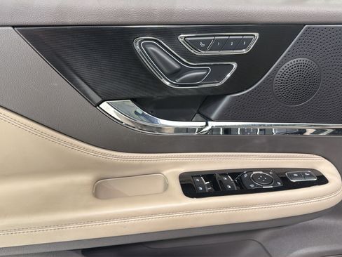 Used 2024 Lincoln Corsair FWD image 11