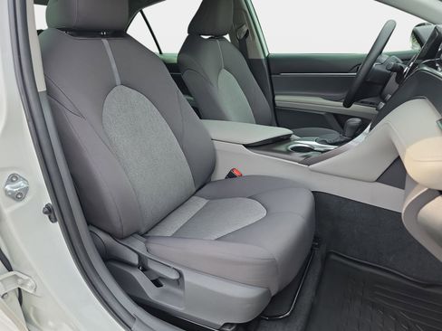 Used 2021 Toyota Camry LE w/ Convenience Package image 10