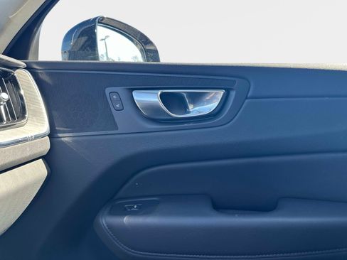 Certified 2025 Volvo XC60 B5 Plus image 19
