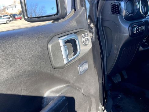 Certified 2022 Jeep Gladiator Sport image 32