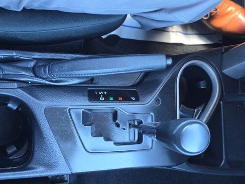 Used 2017 Toyota RAV4 LE image 27