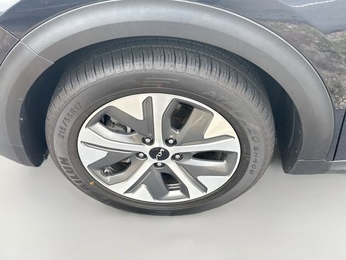 Used 2022 Kia Niro EX Premium w/ Cold Weather Package image 36