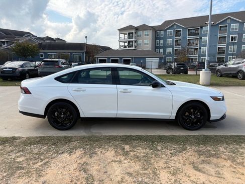 Certified 2025 Honda Accord SE image 9