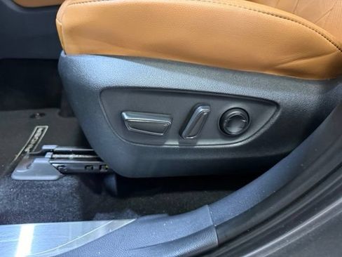 Certified 2024 Toyota Highlander Platinum AWD/4WD image 17