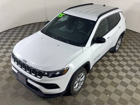Used 2025 Jeep Compass Latitude AWD/4WD image 15