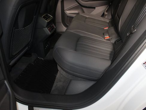 Used 2021 Audi e-tron Premium Plus w/ Premium Plus Package image 12