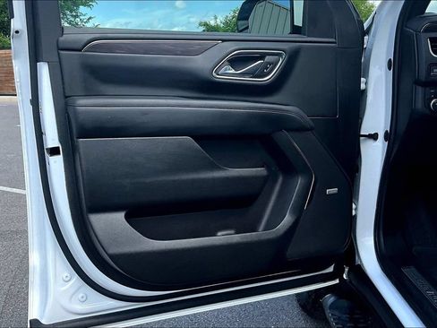 Used 2023 Chevrolet Tahoe Z71 w/ Luxury Package AWD/4WD image 18
