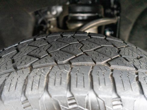 Used 2022 GMC Yukon XL AT4 w/ AT4 Premium Plus Package image 43