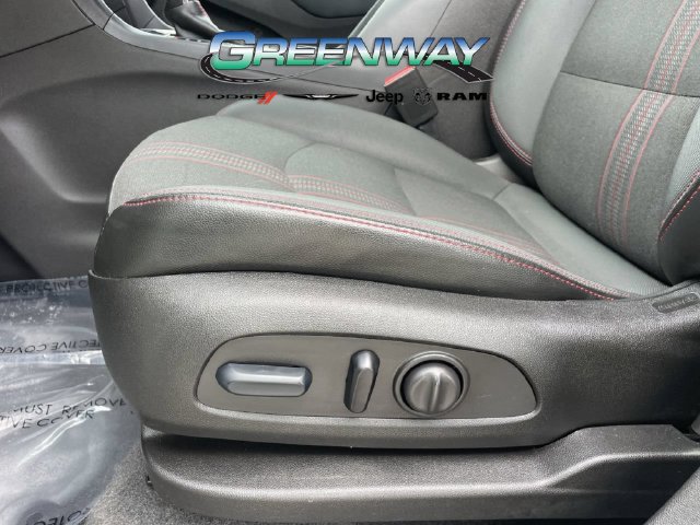 Used 2024 Chevrolet Equinox RS FWD image 18