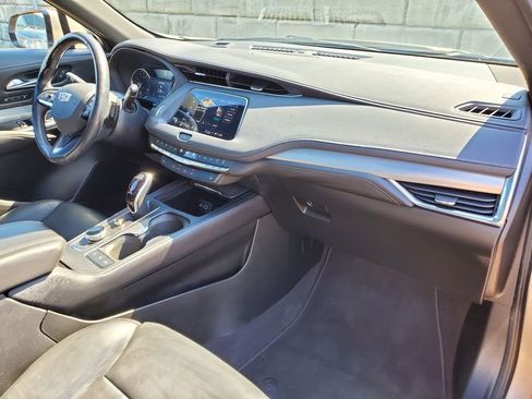 Certified 2022 Cadillac XT4 Premium Luxury w/ Enhanced Visibility Package image 33