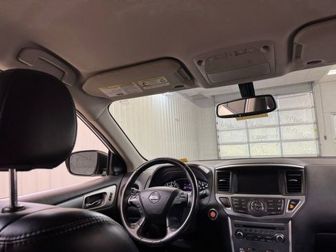 Used 2018 Nissan Pathfinder SL FWD image 21