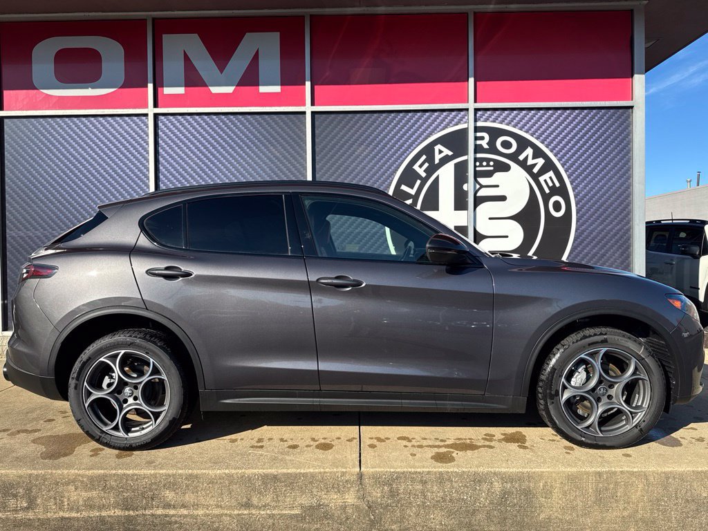 New 2026 Alfa Romeo Stelvio Sprint AWD/4WD image 2