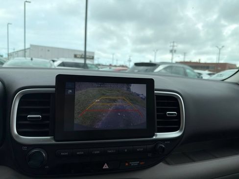 Certified 2024 Hyundai Venue SEL FWD image 25