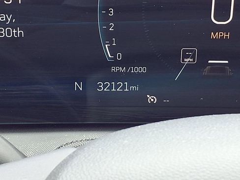 Used 2024 Cadillac XT4 Luxury w/ Cold Weather Package image 19