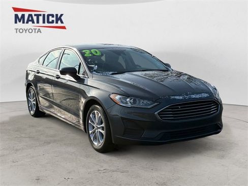 Used 2020 Ford Fusion SE image 1