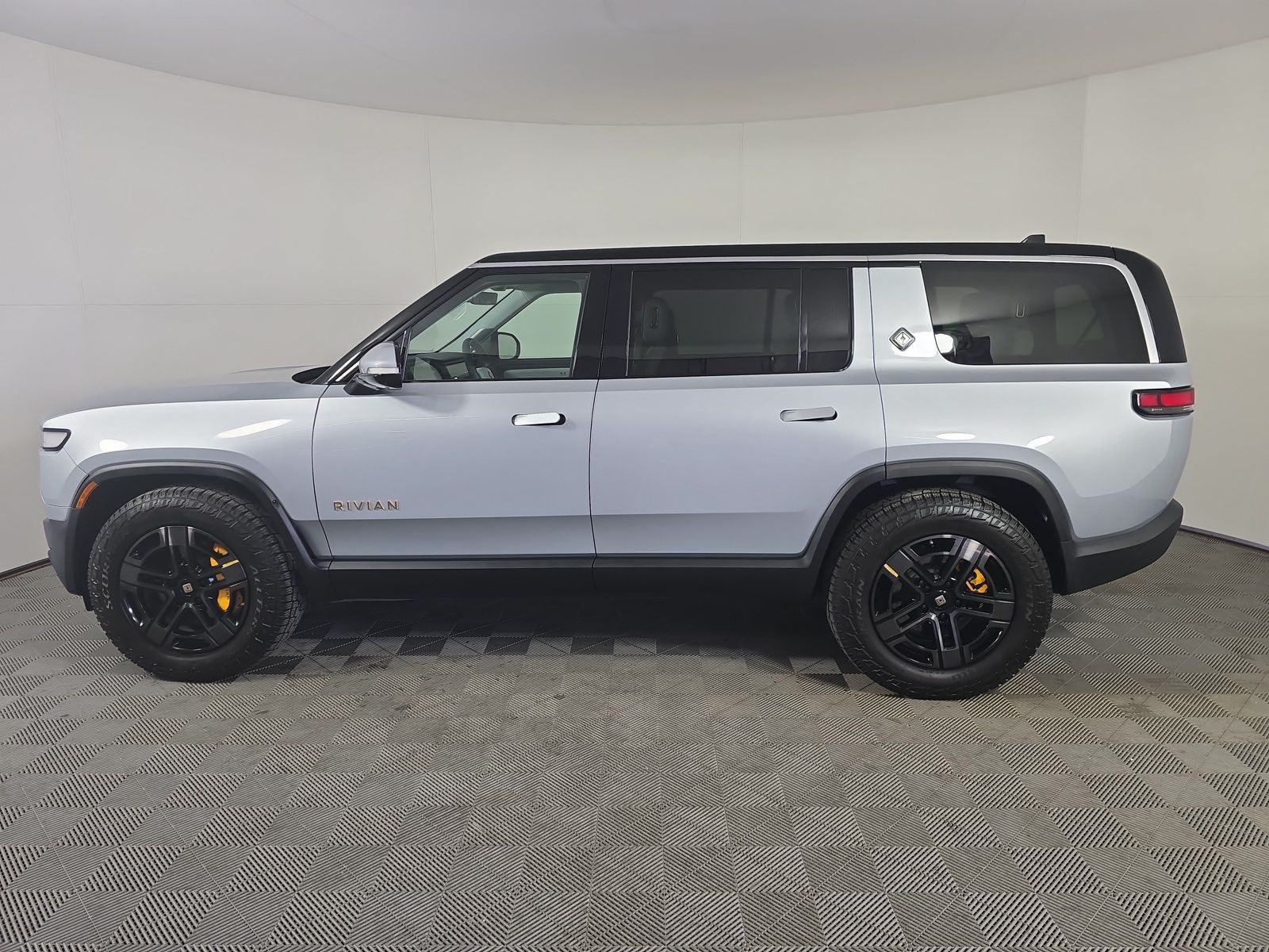 Used 2023 Rivian R1S Adventure Quad AWD/4WD image 2