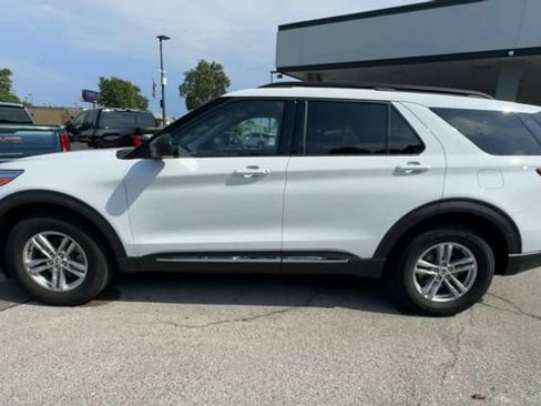 Used 2021 Ford Explorer XLT w/ Equipment Group 202A AWD/4WD image 5
