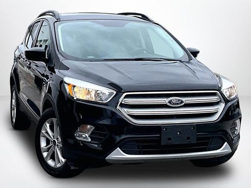 Used 2018 Ford Escape SE w/ SE SYNC Package image 3