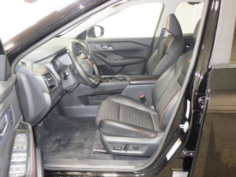 Used 2025 Nissan Rogue SV w/ Rock Creek Premium Package AWD/4WD image 8