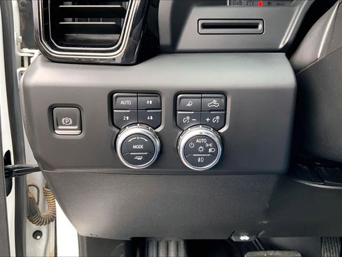 Used 2023 GMC Sierra 1500 AT4 image 33