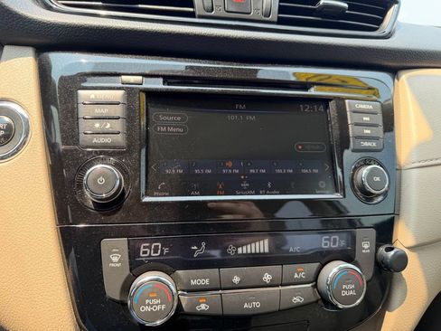 Used 2020 Nissan Rogue SV w/ Premium Package FWD image 21