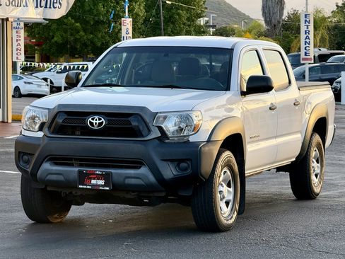 Used 2015 Toyota Tacoma PreRunner w/ Convenience Package RWD image 3