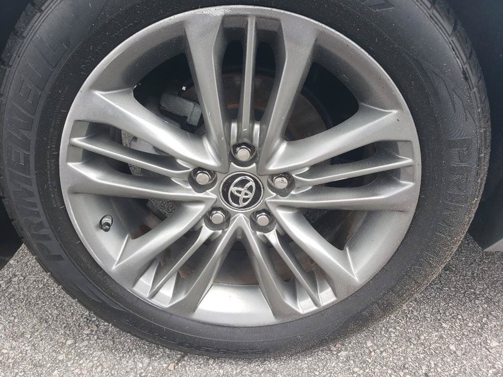 Used 2017 Toyota Camry SE FWD image 14