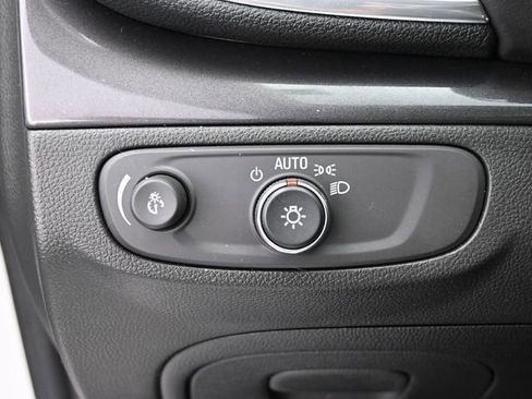 Used 2022 Buick Encore Preferred image 35