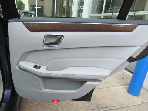 Used 2014 Mercedes-Benz E 350 Sedan image 23