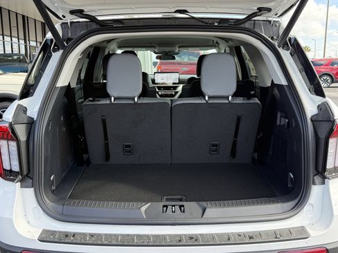 New 2026 Ford Explorer Active w/ Active Comfort Package RWD image 8