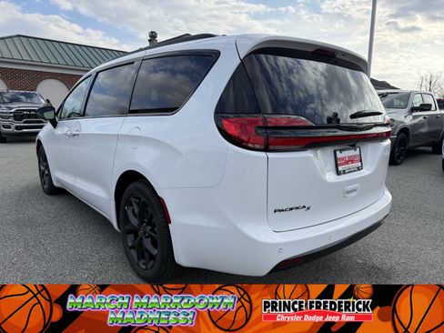 New 2026 Chrysler Pacifica Select image 5